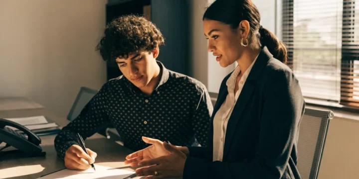 CAS, plazo indeterminado, locación de servicios y prácticas: diferencias