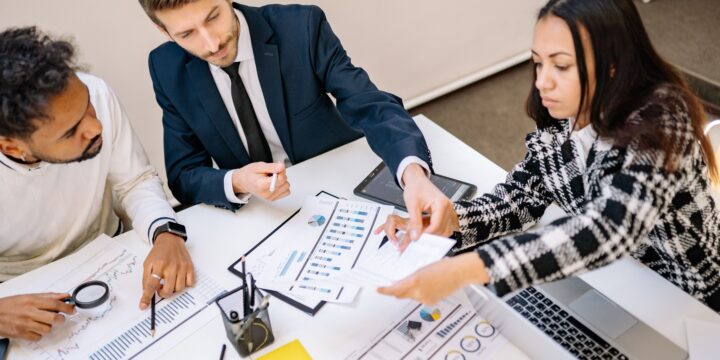 Cómo destacar en un trabajo nuevo: consejos para los primeros meses